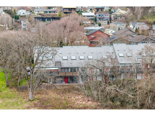 301 N 15TH St 201, Hood River, OR 97031