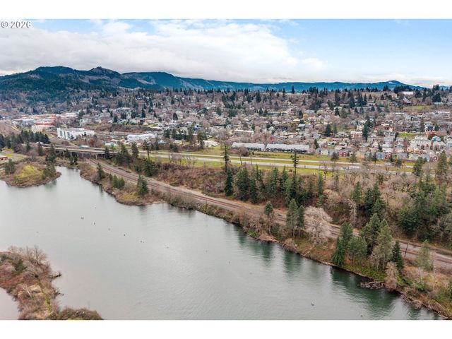 301 N 15TH St 201, Hood River, OR 97031