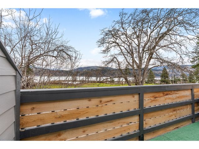 301 N 15TH St 201, Hood River, OR 97031