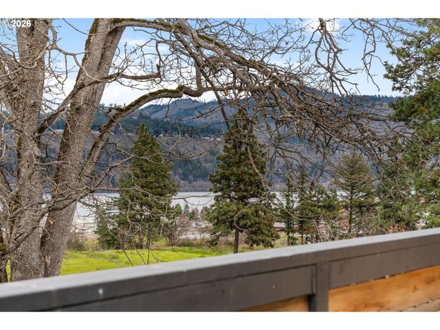 301 N 15TH St 201, Hood River, OR 97031