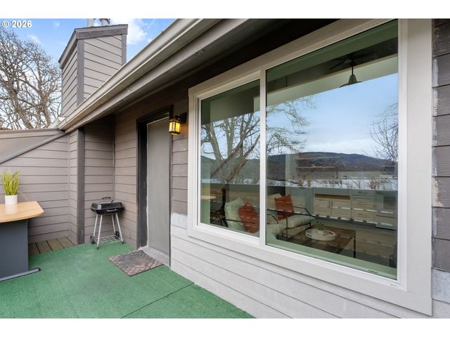 301 N 15TH St 201, Hood River, OR 97031