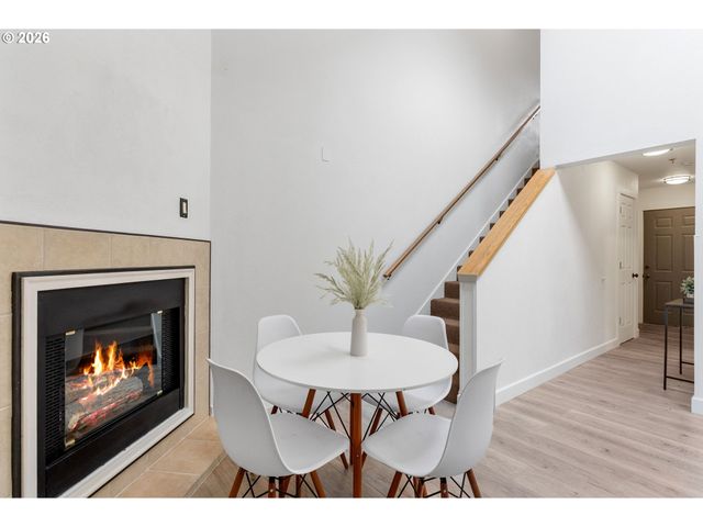 301 N 15TH St 201, Hood River, OR 97031