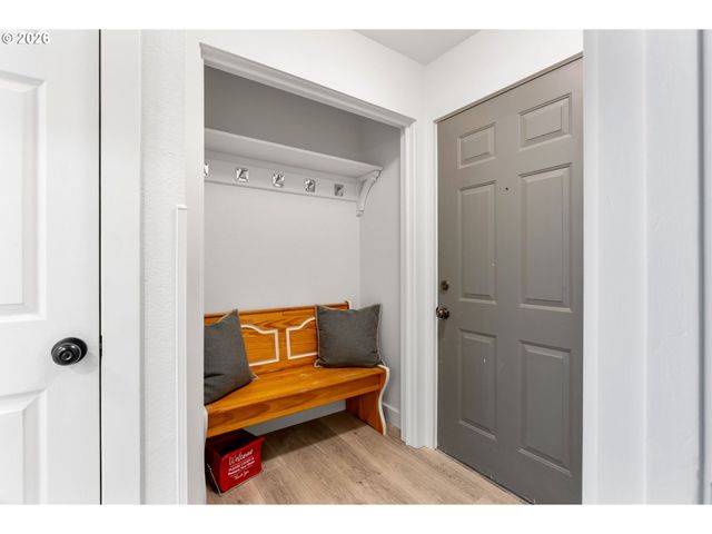 301 N 15TH St 201, Hood River, OR 97031