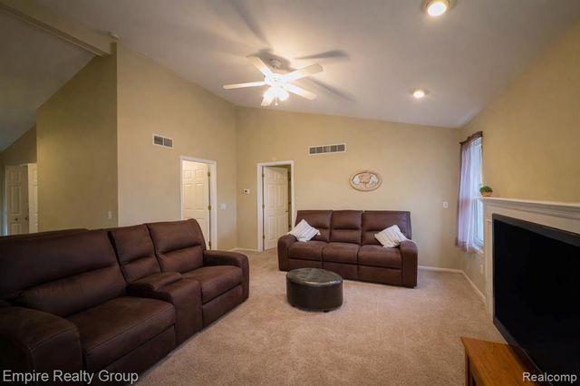 12330 Hickory, Utica, MI 48315