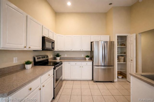 12330 Hickory, Utica, MI 48315