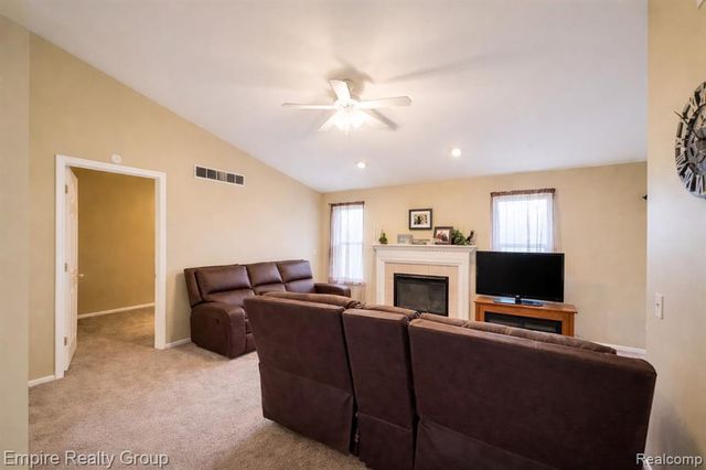 12330 Hickory, Utica, MI 48315