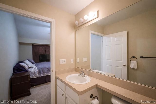 12330 Hickory, Utica, MI 48315