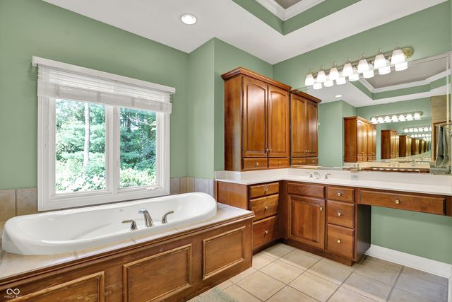 9690 Irishmans Run Lane, Zionsville, IN 46077