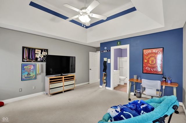 9690 Irishmans Run Lane, Zionsville, IN 46077