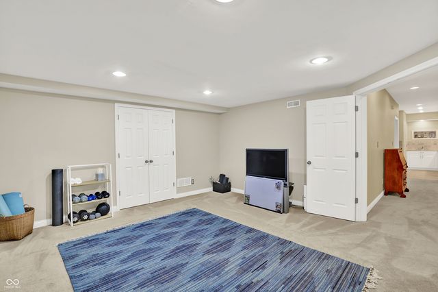 9690 Irishmans Run Lane, Zionsville, IN 46077