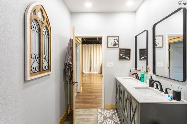 111 W WILLIAMS DRIVE, Burkburnett, TX 76354