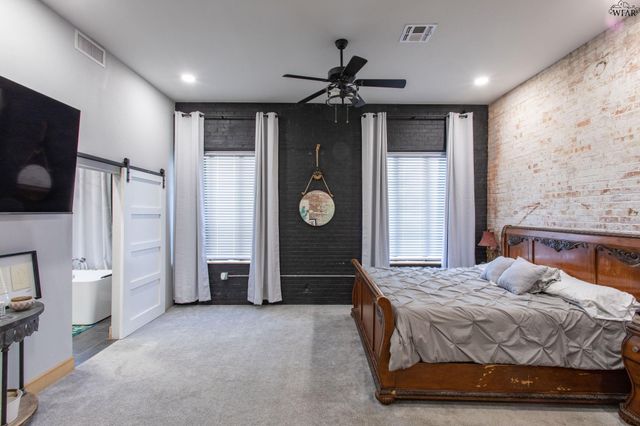 111 W WILLIAMS DRIVE, Burkburnett, TX 76354