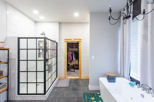 111 W WILLIAMS DRIVE, Burkburnett, TX 76354