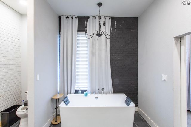 111 W WILLIAMS DRIVE, Burkburnett, TX 76354