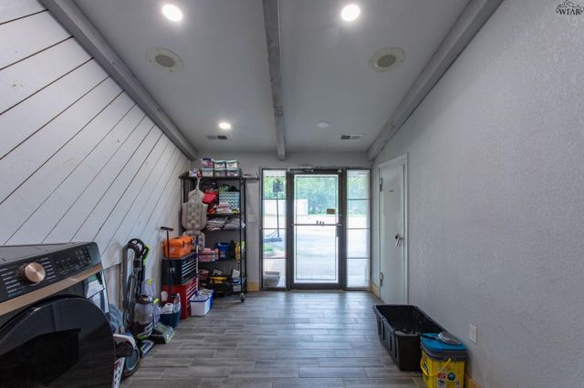 111 W WILLIAMS DRIVE, Burkburnett, TX 76354