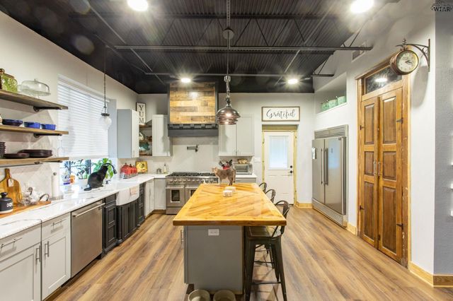 111 W WILLIAMS DRIVE, Burkburnett, TX 76354