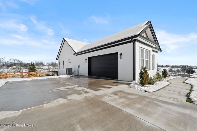 100 Sparrow Ln, Fisherville, KY 40023