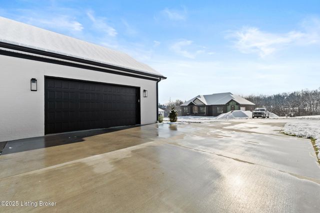 100 Sparrow Ln, Fisherville, KY 40023