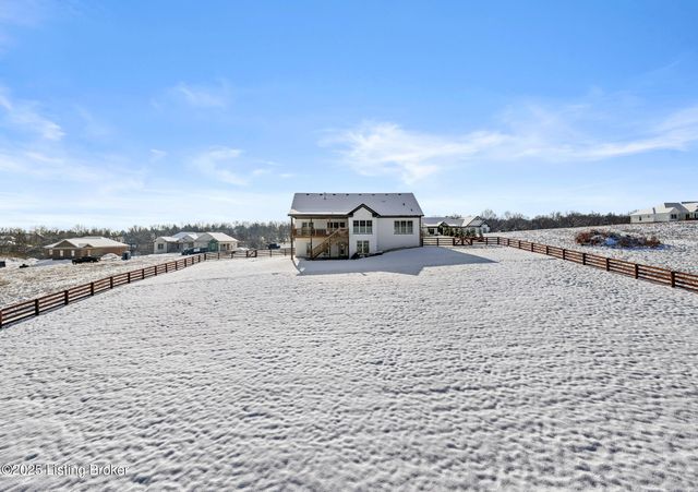 100 Sparrow Ln, Fisherville, KY 40023