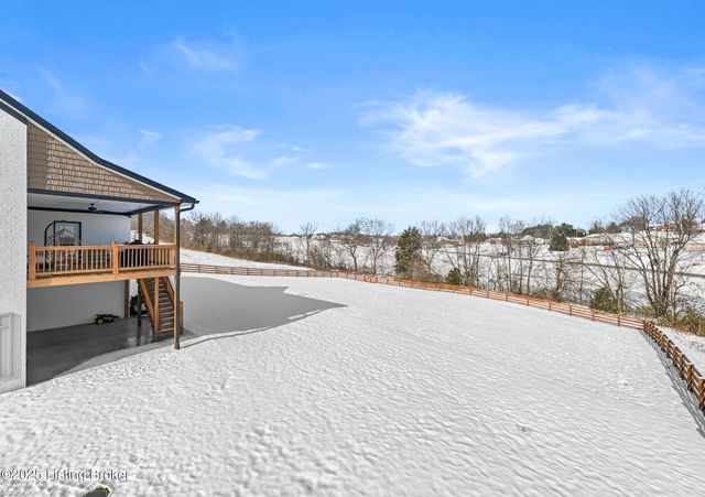 100 Sparrow Ln, Fisherville, KY 40023