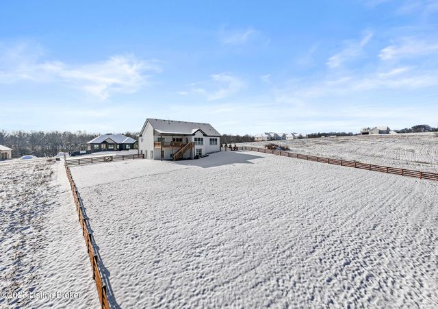 100 Sparrow Ln, Fisherville, KY 40023