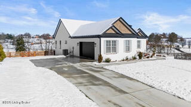 100 Sparrow Ln, Fisherville, KY 40023