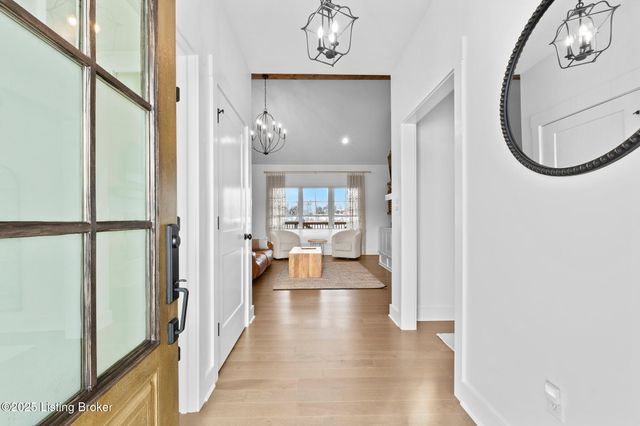 100 Sparrow Ln, Fisherville, KY 40023