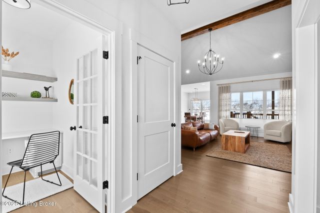 100 Sparrow Ln, Fisherville, KY 40023