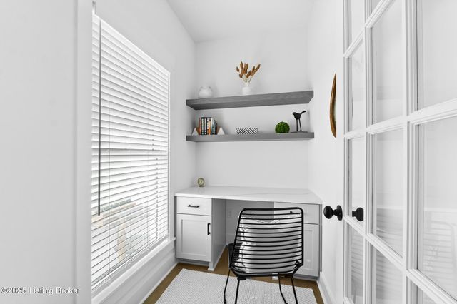 100 Sparrow Ln, Fisherville, KY 40023