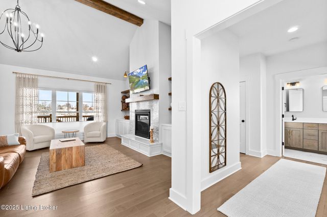 100 Sparrow Ln, Fisherville, KY 40023