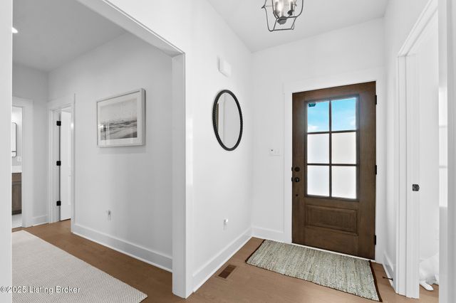 100 Sparrow Ln, Fisherville, KY 40023