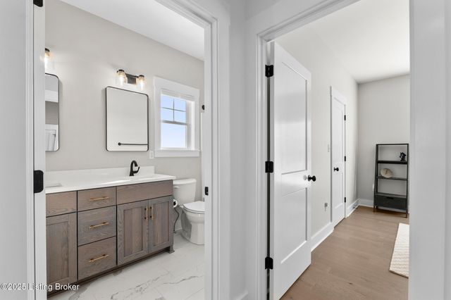 100 Sparrow Ln, Fisherville, KY 40023