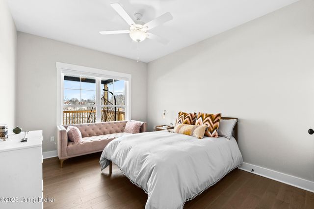 100 Sparrow Ln, Fisherville, KY 40023