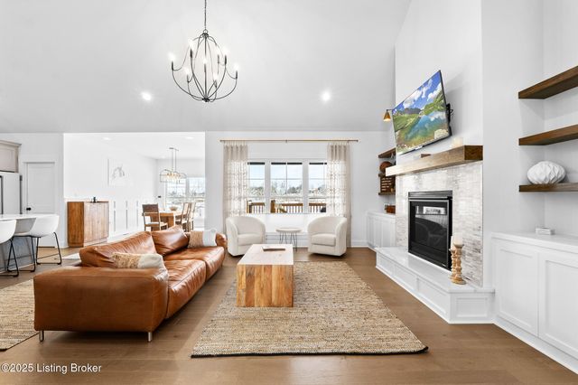 100 Sparrow Ln, Fisherville, KY 40023