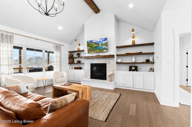 100 Sparrow Ln, Fisherville, KY 40023