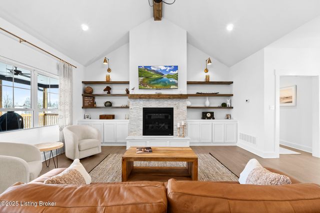 100 Sparrow Ln, Fisherville, KY 40023