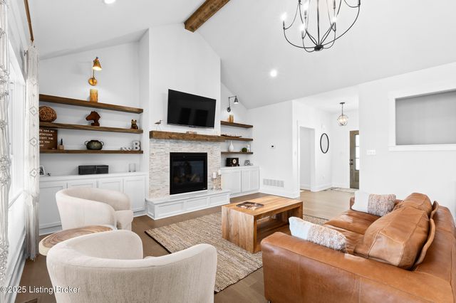 100 Sparrow Ln, Fisherville, KY 40023