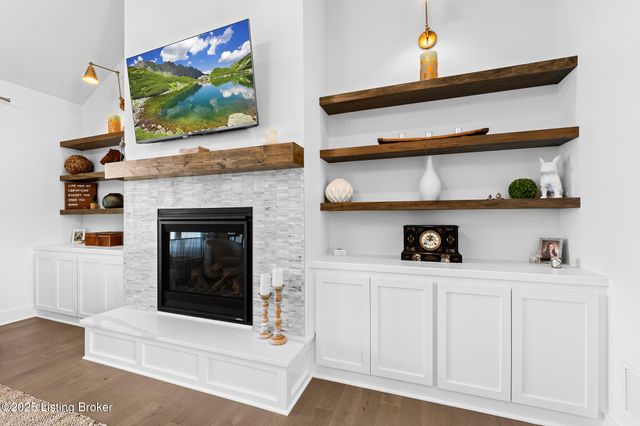 100 Sparrow Ln, Fisherville, KY 40023