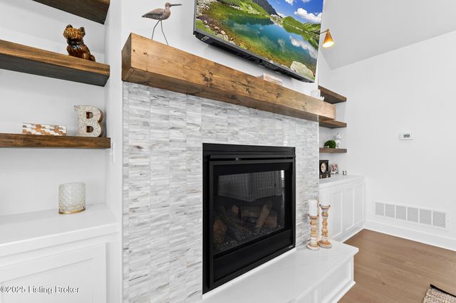 100 Sparrow Ln, Fisherville, KY 40023