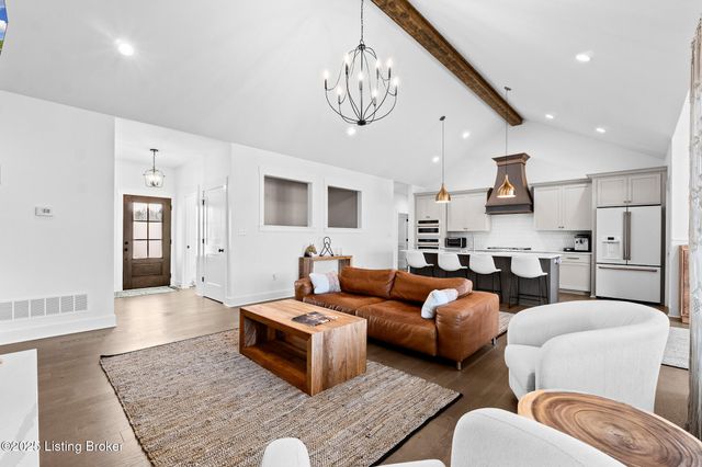 100 Sparrow Ln, Fisherville, KY 40023