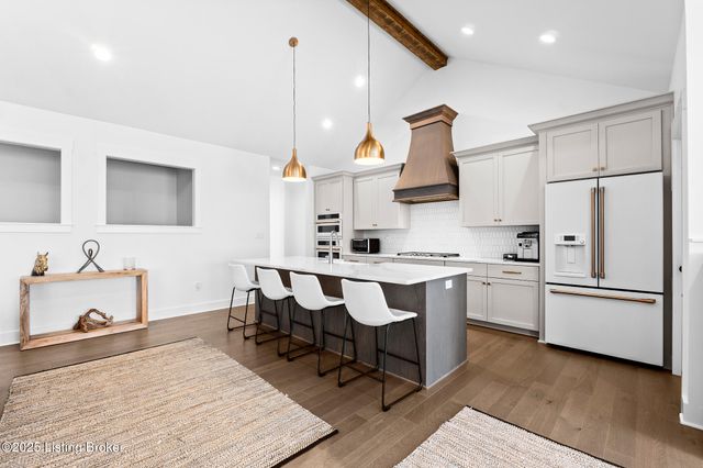 100 Sparrow Ln, Fisherville, KY 40023