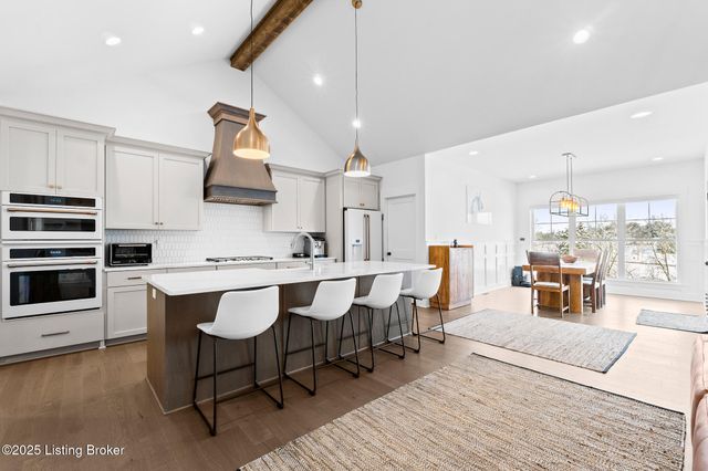 100 Sparrow Ln, Fisherville, KY 40023