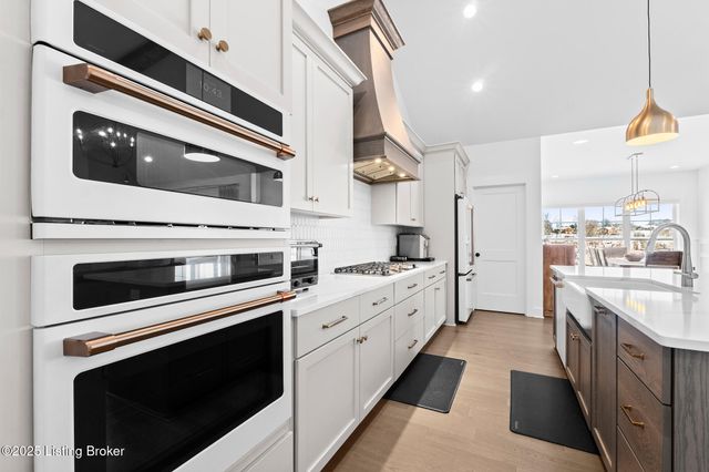 100 Sparrow Ln, Fisherville, KY 40023