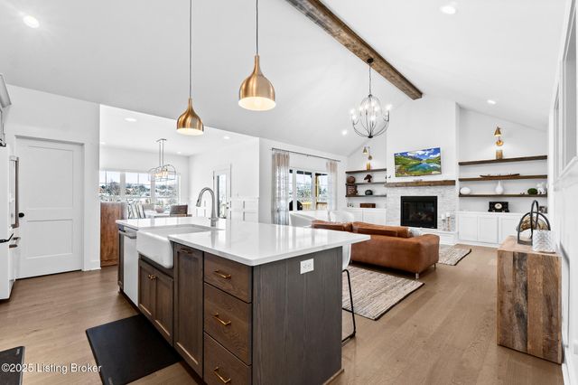 100 Sparrow Ln, Fisherville, KY 40023