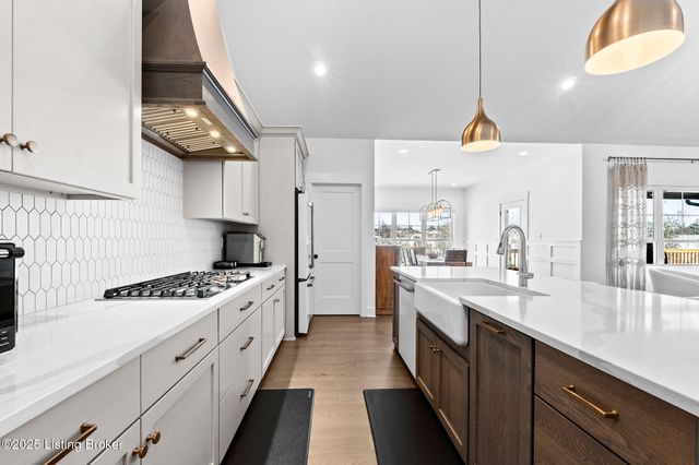 100 Sparrow Ln, Fisherville, KY 40023