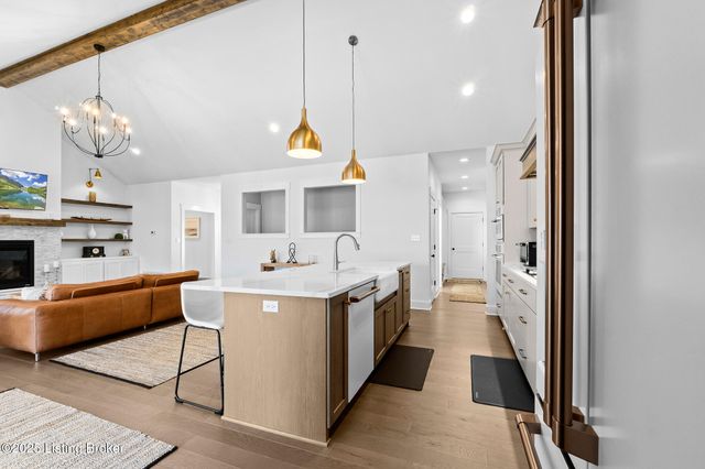 100 Sparrow Ln, Fisherville, KY 40023