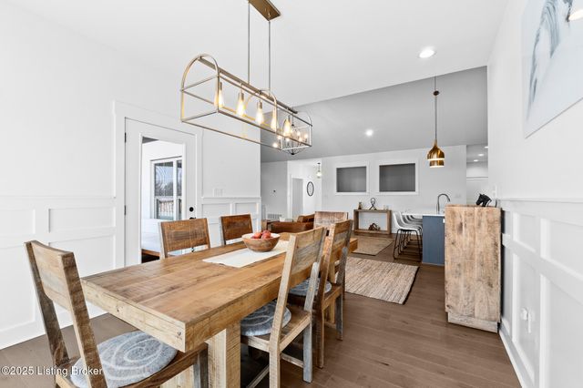 100 Sparrow Ln, Fisherville, KY 40023