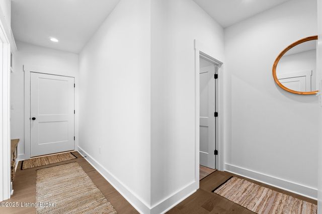 100 Sparrow Ln, Fisherville, KY 40023