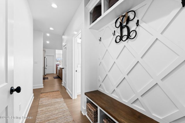 100 Sparrow Ln, Fisherville, KY 40023