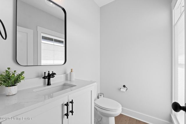 100 Sparrow Ln, Fisherville, KY 40023